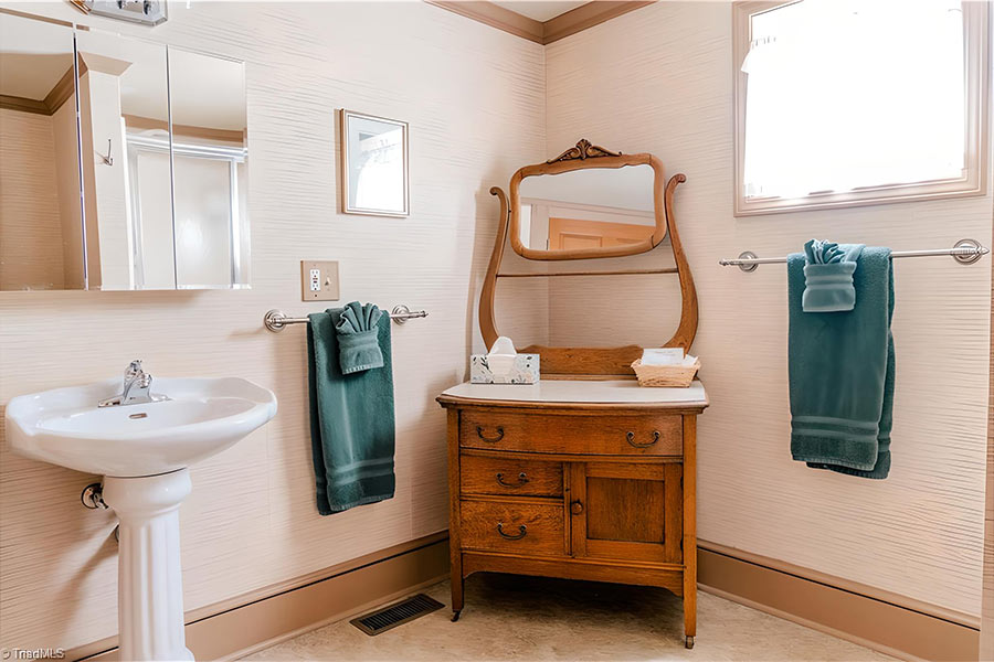 Carolina Guest Bath