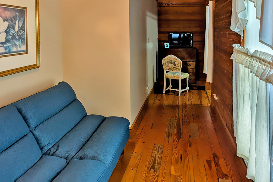 summit extra sitting area
