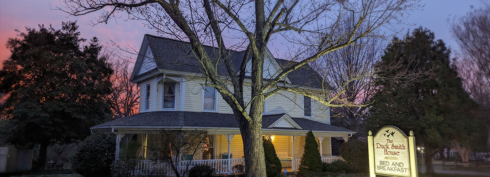 Evening purple sky at Duck Smith House