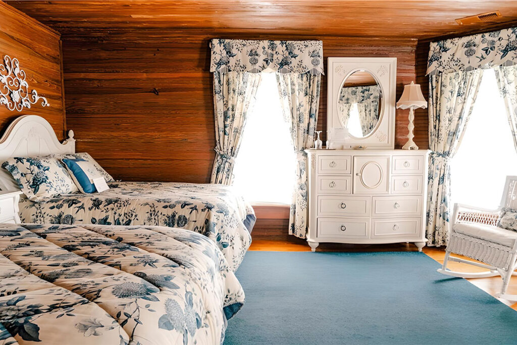 Waverly guestroom