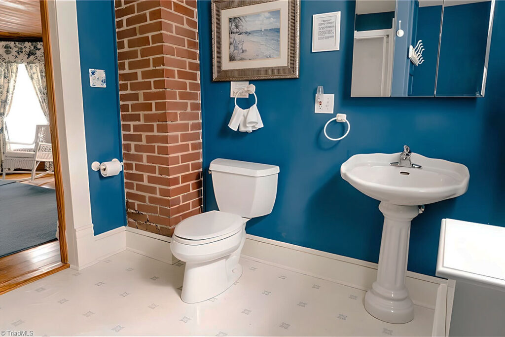 Waverly bathroom